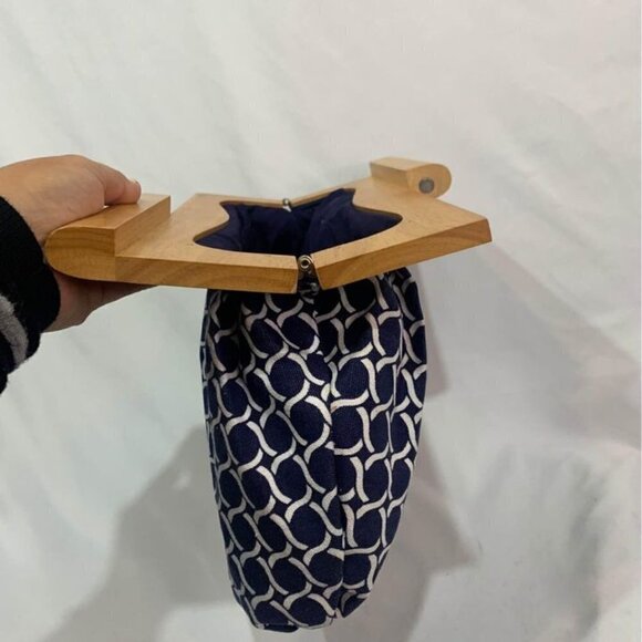WOMAN’S canvas/wood clutch purse. Mediterranean style. New condition. Navy/white - Picture 7 of 8